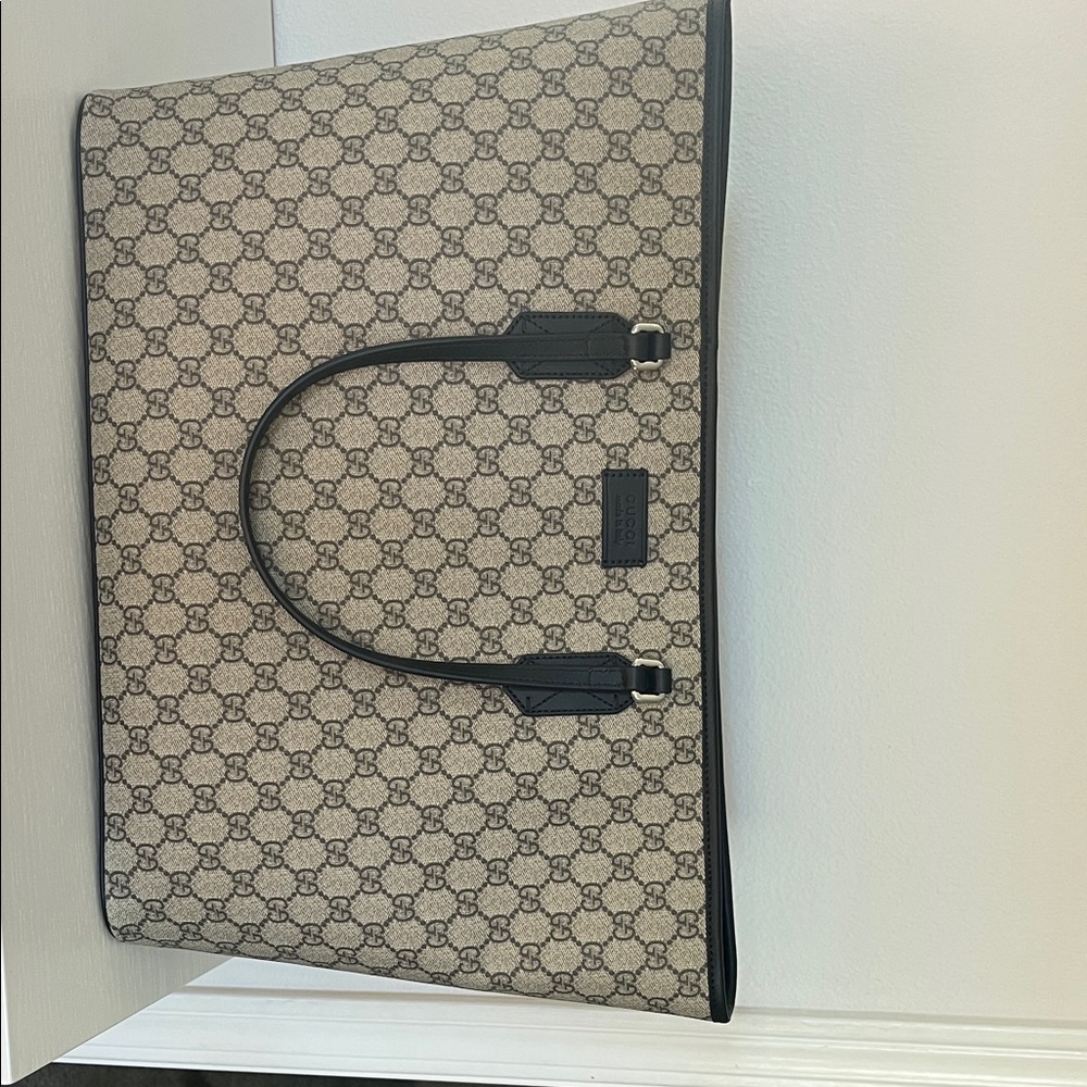 Gucci Beige and Black Signature Tote